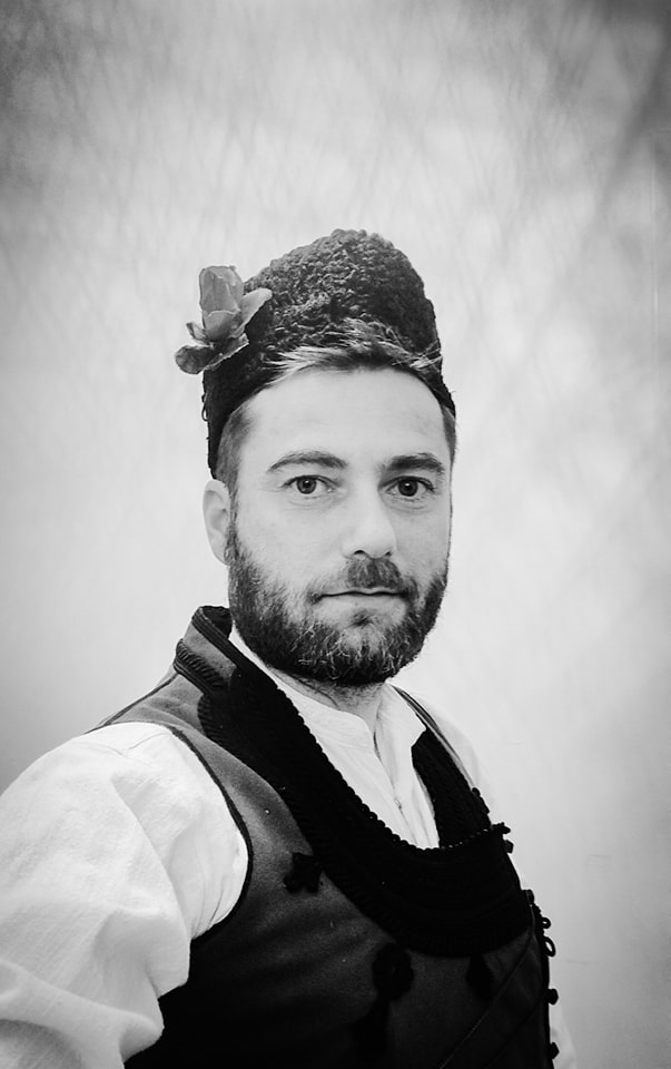 Balkan folk dances with Slavi